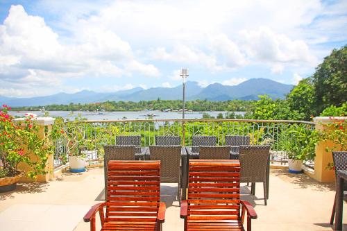 a table and chairs with a view of the water at Hotel Palacio Puerto Princesa in Puerto Princesa City
