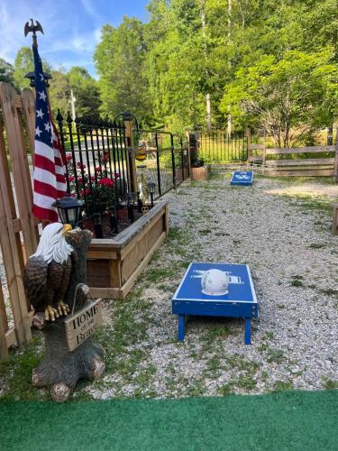a garden with an american flag and a table with a ball at The Eagles Nest in London