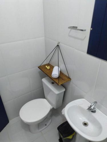 Ένα μπάνιο στο É Hostel