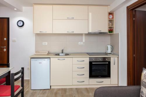 Kuchyň nebo kuchyňský kout v ubytování Apartment Dea