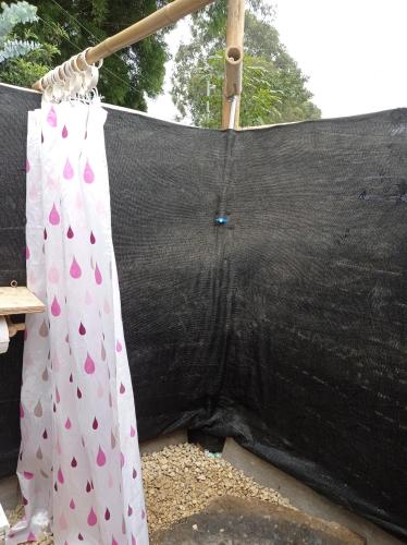 a black fence with a curtain with hearts on it at Entre Guaduas Ecolodge Carpa confort 2 in Anolaima