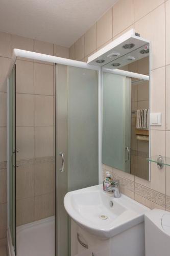 Ένα μπάνιο στο Apartman Andrea