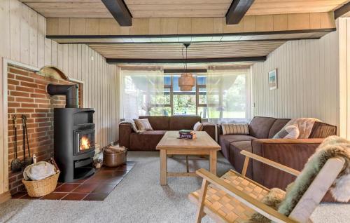 Χώρος καθιστικού στο 2 Bedroom Pet Friendly Home In Glesborg