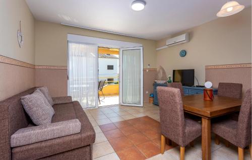 1 Bedroom Awesome Apartment In Dramalj