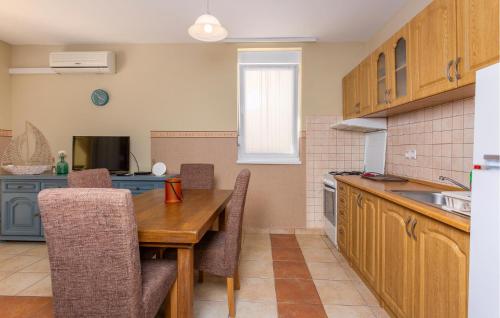 1 Bedroom Awesome Apartment In Dramalj