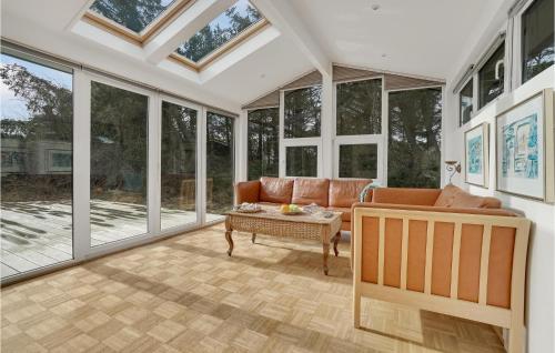 Posezení v ubytování Beautiful Home In Thisted With Wifi