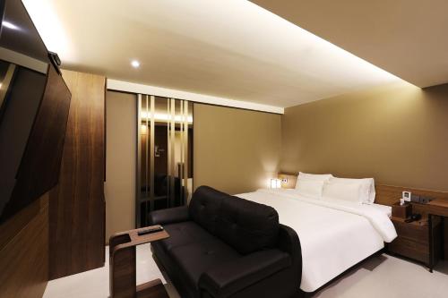 a hotel room with a bed and a couch at Hotel Sol -The Ryokan and Sauna in Jeonju