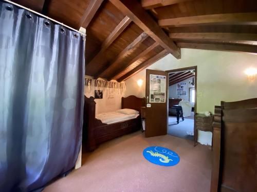 a bedroom with a bed and a blue shower curtain at Maison spacieuse à Macaye, au calme, 6-8 pers, proche Cambo, animaux admis, jardin, internet WiFi - FR-1-495-141 in Macaye