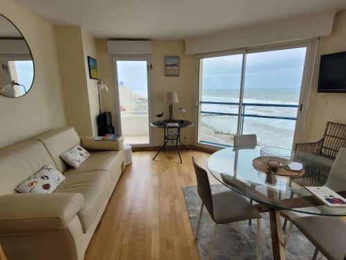 Photo de la galerie de l'établissement Appartement 4 pers avec balcon - Merlimont - FR-1-672-35, à Merlimont