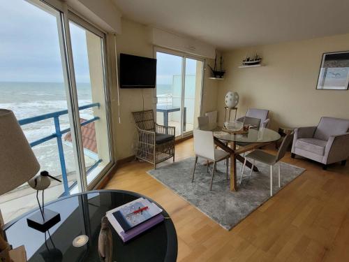 Photo de la galerie de l'établissement Appartement 4 pers avec balcon - Merlimont - FR-1-672-35, à Merlimont