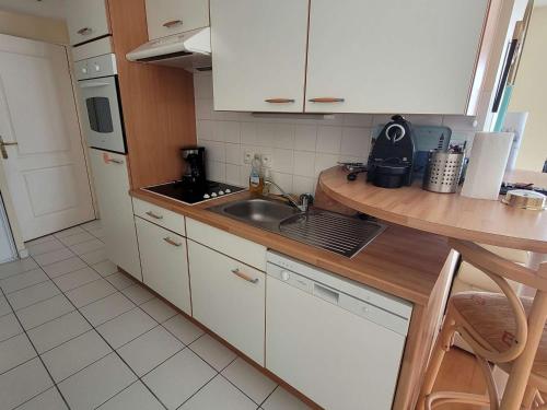 Photo de la galerie de l'établissement Appartement 4 pers avec balcon - Merlimont - FR-1-672-35, à Merlimont