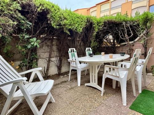 Appartement RDC avec Terrasse, Piscine, Parking, à 400m de la Plage - 4 Pers - FR-1-225-819