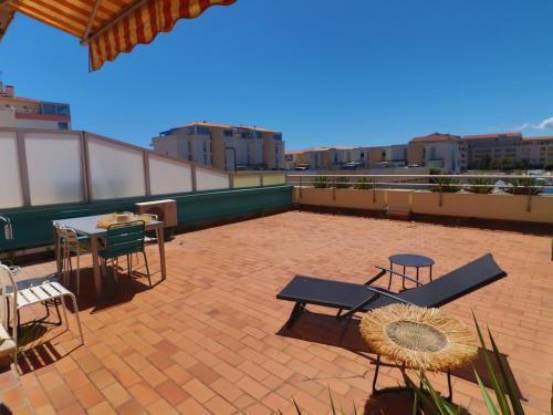 Terrasse ombragée de 30m², 2P, Cabine, Parking, Sète - FR-1-472-203