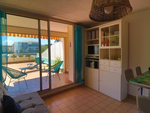 Photo de la galerie de l'établissement Terrasse ombragée de 30m², 2P, Cabine, Parking, Sète - FR-1-472-203, à Sète