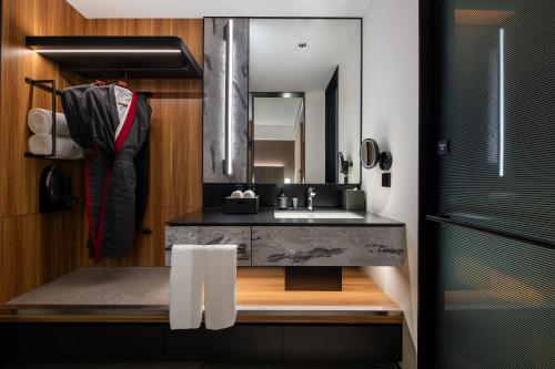 Un baño de IntercityHotel Shenzhen Bay -Free laundry & Free MiniBar