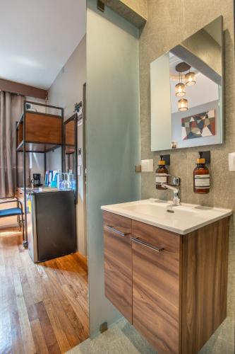 a kitchen with a sink and a refrigerator at Nomadier - Private Ensuite Rooms with Desk in Condesa, CDMX in Mexico City
