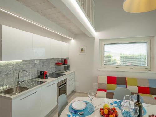 Kuchyň nebo kuchyňský kout v ubytování Spacious Stay in Montelupone