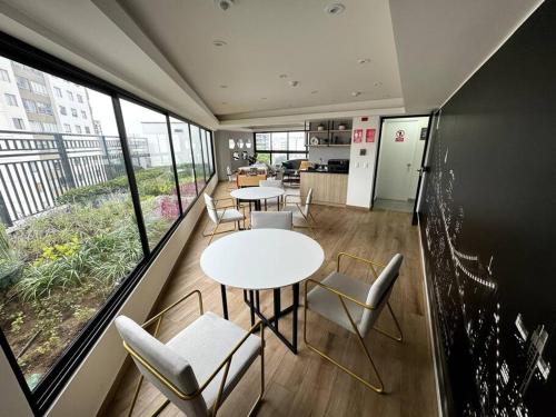 Ruang duduk di Luxury apartment with sky & ocean view