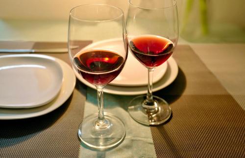 two glasses of red wine sitting on a table at 鹿の宿 in Osaka