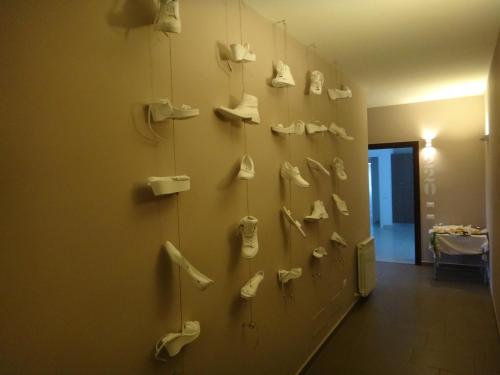 a room with shoes hanging on a wall at Residenza Ondanomala in Chieuti