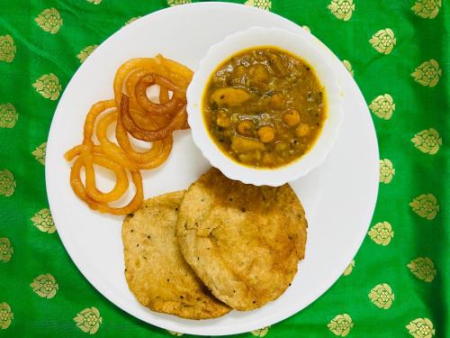 Еда / где поесть недалеко от варианта проживания в семье