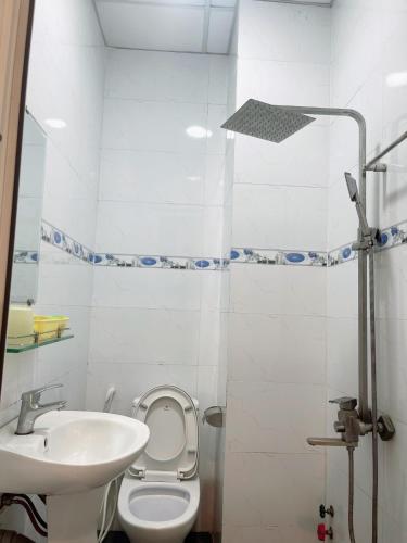 a bathroom with a toilet and a sink at Nguyên Thanh Hotel in Ho Chi Minh City