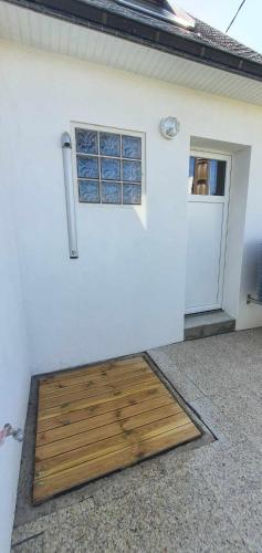 Το κτήριο όπου στεγάζεται  η παραθεριστική κατοικία