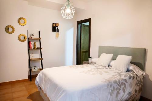 Ένα ή περισσότερα κρεβάτια σε δωμάτιο στο Alpujarra Relax Carataunas