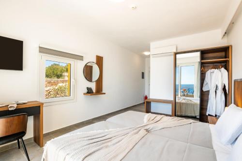 Кровать или кровати в номере Apolis Beachscape Hotel