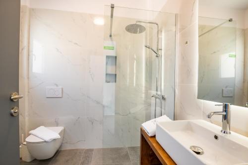 Ванная комната в Apolis Beachscape Hotel