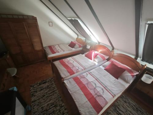 two bunk beds in a room with a light at Valley Vendégház in Eger