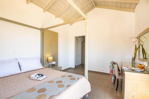 Кровать или кровати в номере Apolis Beachscape Hotel