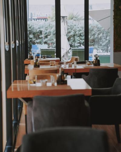 Εστιατόριο ή άλλο μέρος για φαγητό στο Alvin Comfort Hotel