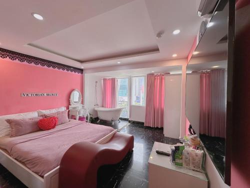 Katil atau katil-katil dalam bilik di Galaxy Hotel