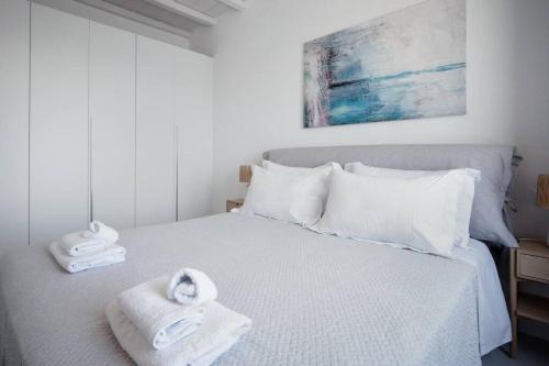 a bedroom with a bed with towels on it at Infinity View Villa Agios Ioannis Serifos in Serifos Chora