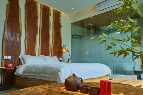Postel nebo postele na pokoji v ubytování Nature Cure Village Lodge-婺源自在舍