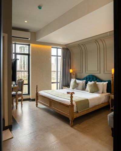 a large bedroom with a large bed and a desk at Arnna-Goregaon in Mumbai
