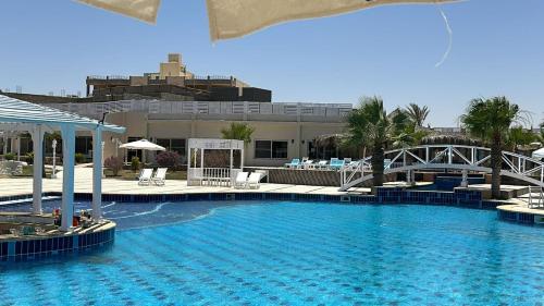 Bazén v ubytování Grand Waha Resort nebo v jeho okolí