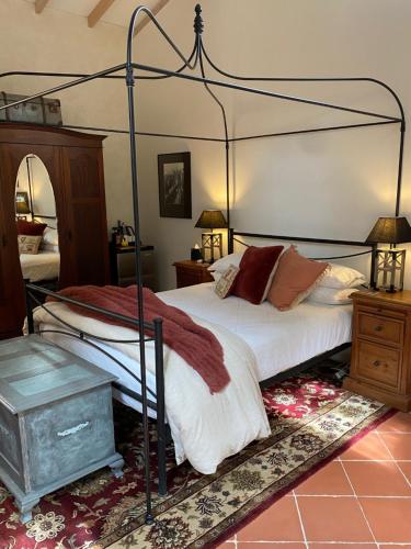 a bedroom with a canopy bed and a rug at Guestlands Italia B&B in Arcadia