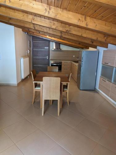 Η κουζίνα ή μικρή κουζίνα στο Samaras Apartments in Kamena Vourla