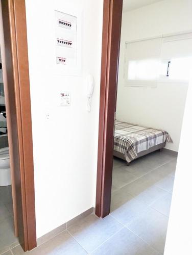 Ένα ή περισσότερα κρεβάτια σε δωμάτιο στο Samaras Apartments in Kamena Vourla