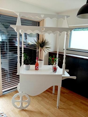 a white bed in a room with a desk at Luxury Villa Vienna in Mauerbach