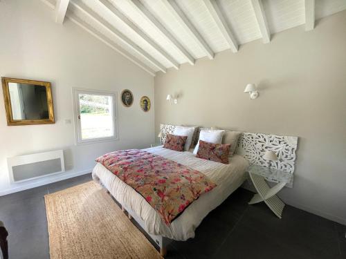 a bedroom with a bed and a television in it at Villa Paulen Pausa in Uhart-Cize