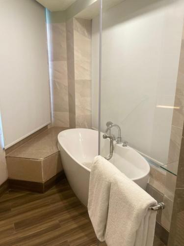 a bathroom with a bath tub and a sink at Welcomhotel by ITC Hotels, The Savoy, Mussoorie in Mussoorie
