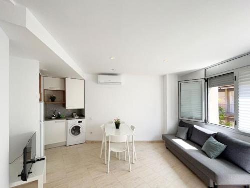 a living room with a couch and a table at M2 Apartament cèntric in Terrassa