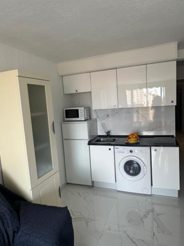 Η κουζίνα ή μικρή κουζίνα στο Plaimon Apartamento - estudio