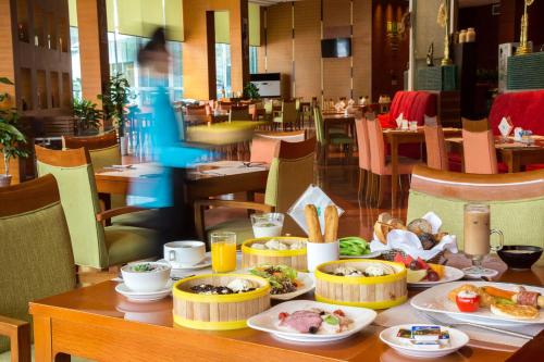 a table with plates of food on it in a restaurant at Holiday Inn Chengdu Century City-EastTower in Chengdu