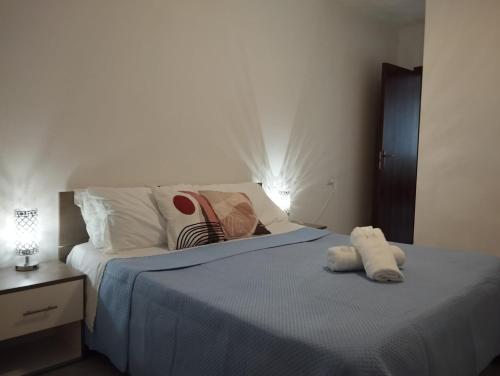 Postel nebo postele na pokoji v ubytování Matì Malpensa con navetta 20eur