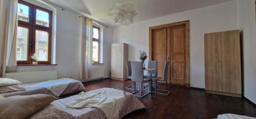 Ένα ή περισσότερα κρεβάτια σε δωμάτιο στο Goma Apartments