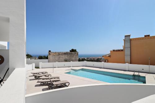Foto Terrace, Views, Pool and Garage Apartament in Nerja 4